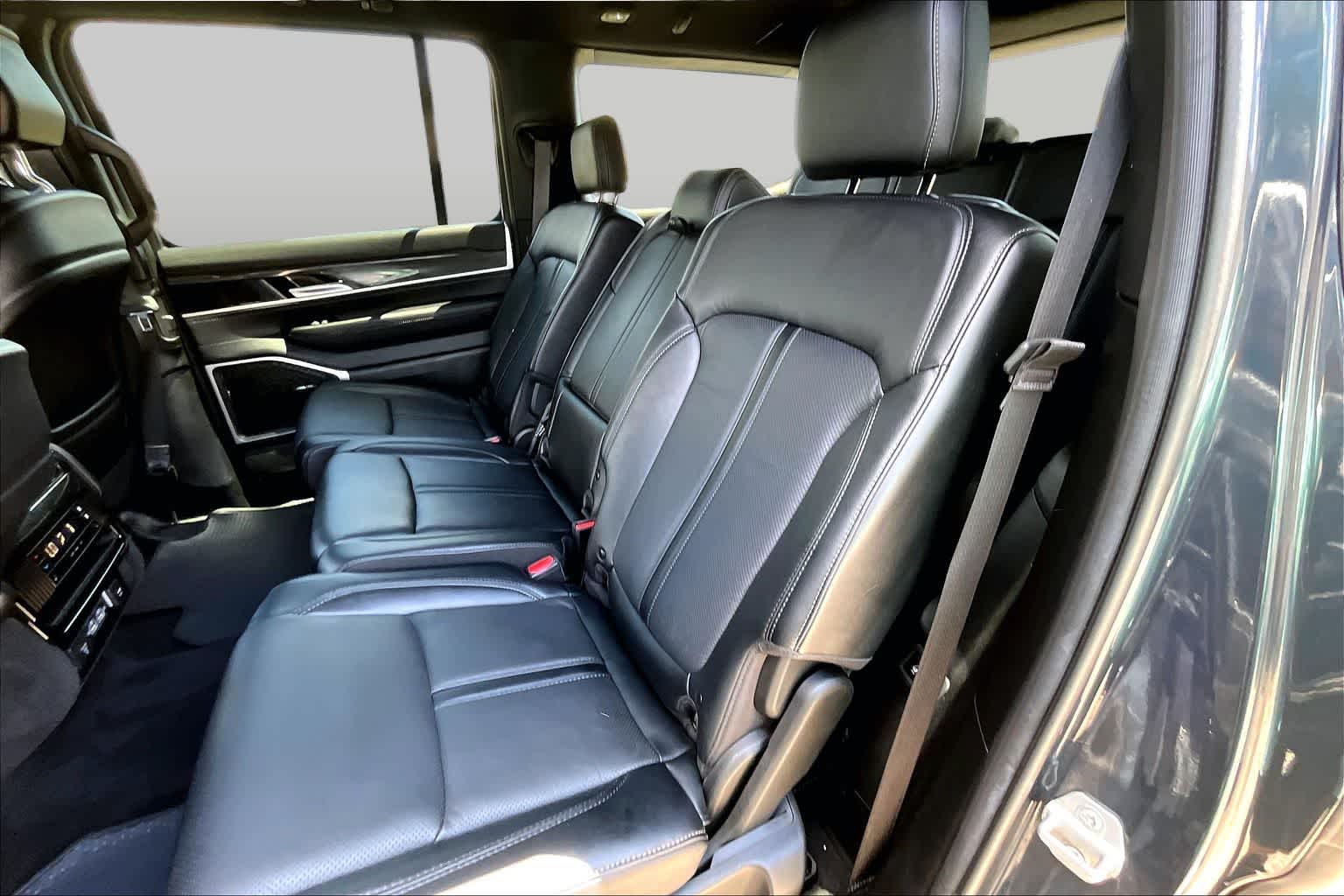 2022 Jeep Wagoneer