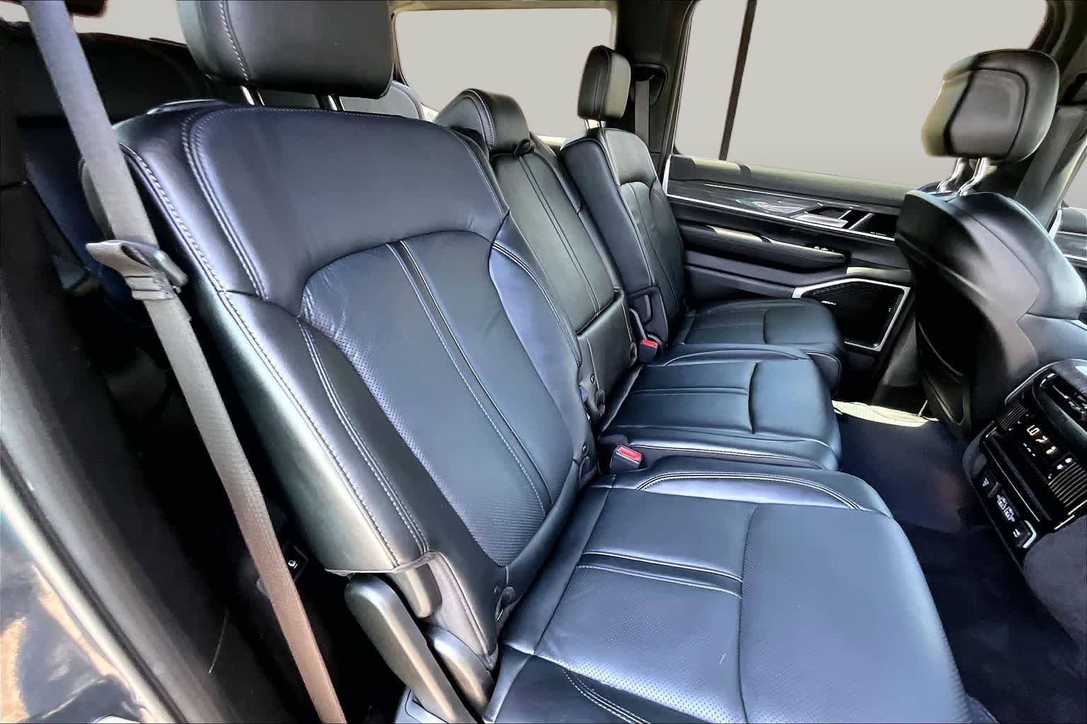 2022 Jeep Wagoneer