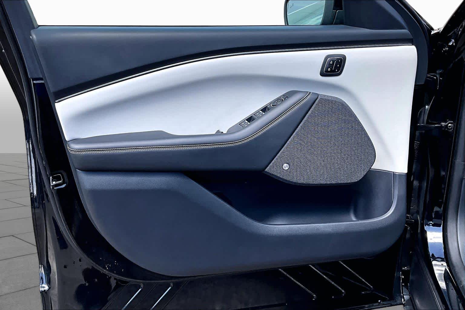 2025 Ford Mustang Mach-E