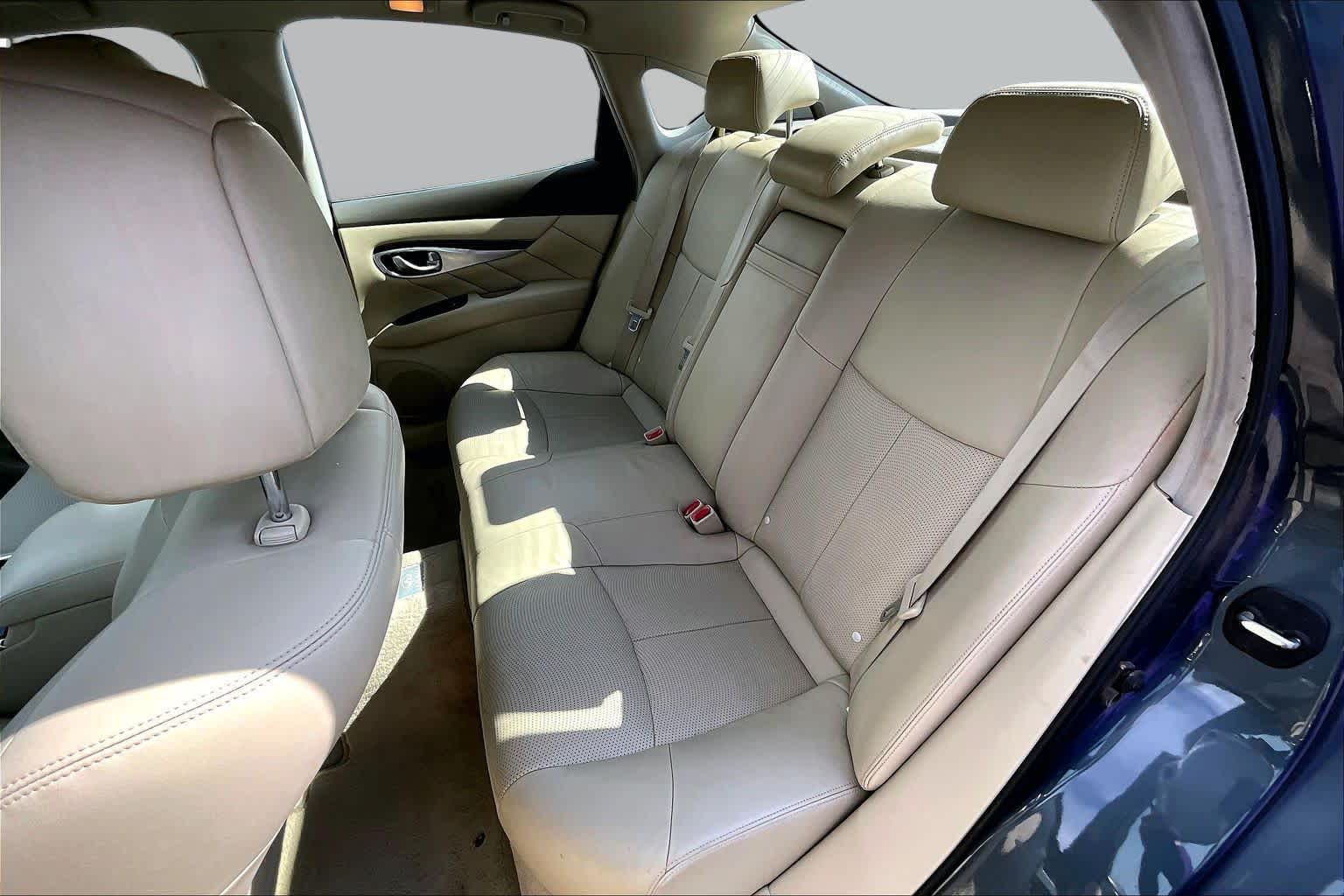 2012 INFINITI M37