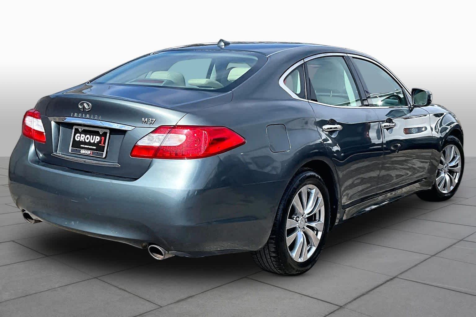 2012 INFINITI M37