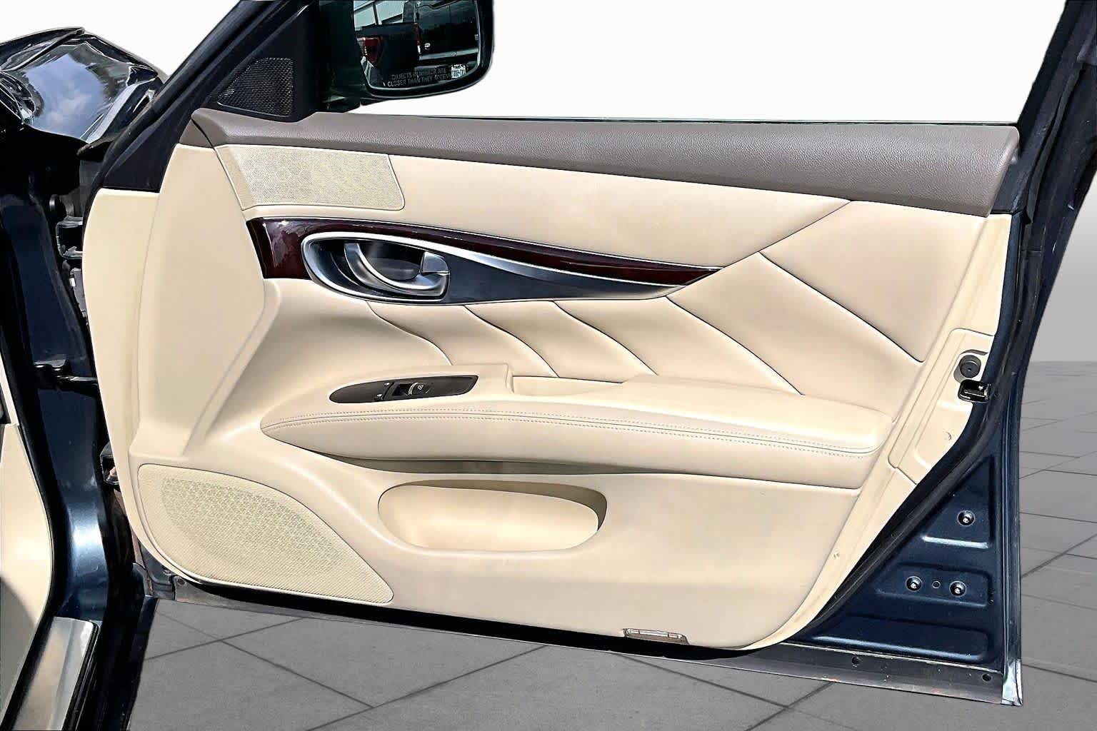 2012 INFINITI M37